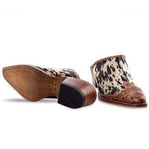 Brand New- Myra Women's Black/White Hide Tip Mule Heels Size 7